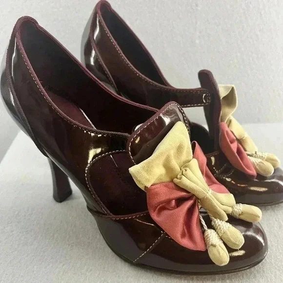Louis Vuitton Balmoral Bordeaux Tassel heels wine patent leather, coquette girl - Picture 4 of 14